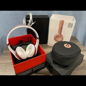 Beats Solo 3 Wireless Special Edition Rose Gold Headphones with Carrying Case